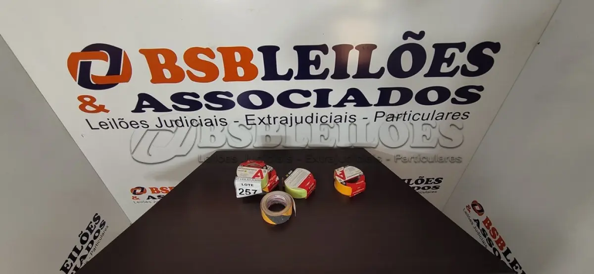 LOTE 257 - 05 FITAS ANTIDERRAPANTE CORES VARIADAS. (NO ESTADO) ATENÇÃO! FAZER A VISITAÇÃO ANTES DE ARREMATAR, NÃO SABEMOS SE FUNCIONA, LEILÃO NÃO TEM GARANTIA E NEM DEVOLUÇÃO, SUJEITO A POSSÍVEIS AVARIAS VISÍVEIS/OCULTAS E/OU AUSÊNCIA DE COMPONENTES.