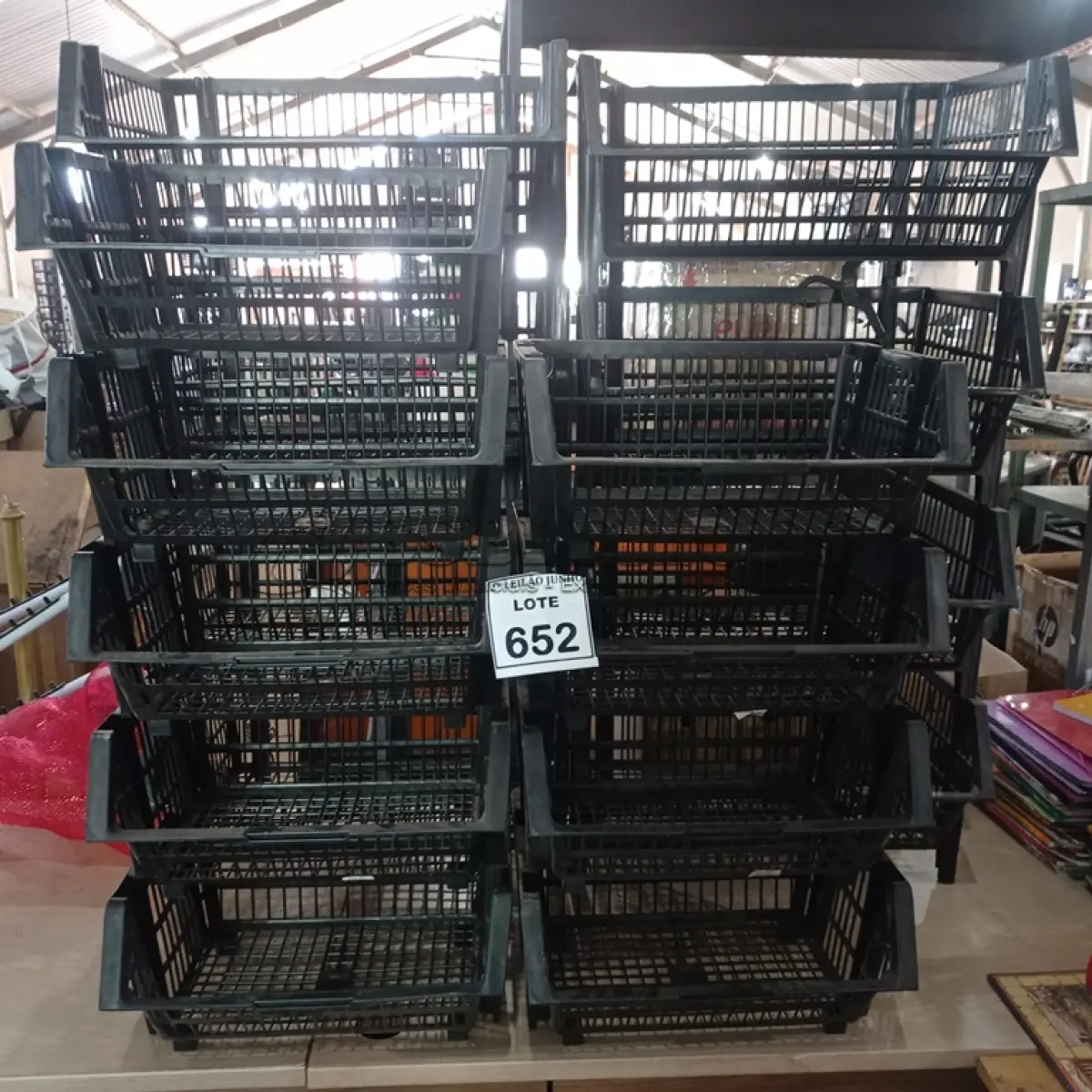 LOTE 652 - 16 CESTAS ORGANIZADORAS NA COR PRETA.  (NO ESTADO) ATENÇÃO! FAZER A VISITAÇÃO ANTES DE ARREMATAR, NÃO SABEMOS SE FUNCIONA, LEILÃO NÃO TEM GARANTIA E NEM DEVOLUÇÃO, SUJEITO A POSSÍVEIS AVARIAS VISÍVEIS/OCULTAS E/OU AUSÊNCIA DE COMPONENTES.