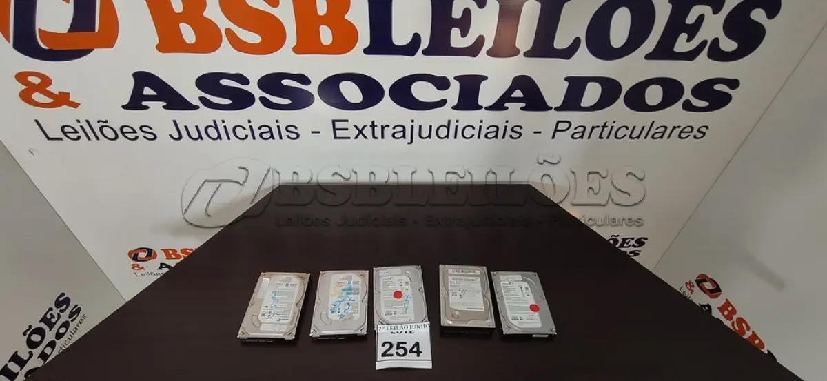 LOTE 254 - 05 HDS DE 500GB PARA PC. (NO ESTADO) ATENÇÃO! FAZER A VISITAÇÃO ANTES DE ARREMATAR, NÃO SABEMOS SE FUNCIONA, LEILÃO NÃO TEM GARANTIA E NEM DEVOLUÇÃO, SUJEITO A POSSÍVEIS AVARIAS VISÍVEIS/OCULTAS E/OU AUSÊNCIA DE COMPONENTES.