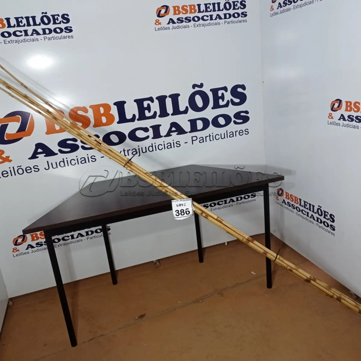 LOTE 386 - 05 VARAS DE BAMBU. (NO ESTADO) ATENÇÃO! FAZER A VISITAÇÃO ANTES DE ARREMATAR, NÃO SABEMOS SE FUNCIONA, LEILÃO NÃO TEM GARANTIA E NEM DEVOLUÇÃO, SUJEITO A POSSÍVEIS AVARIAS VISÍVEIS/OCULTAS E/OU AUSÊNCIA DE COMPONENTES.