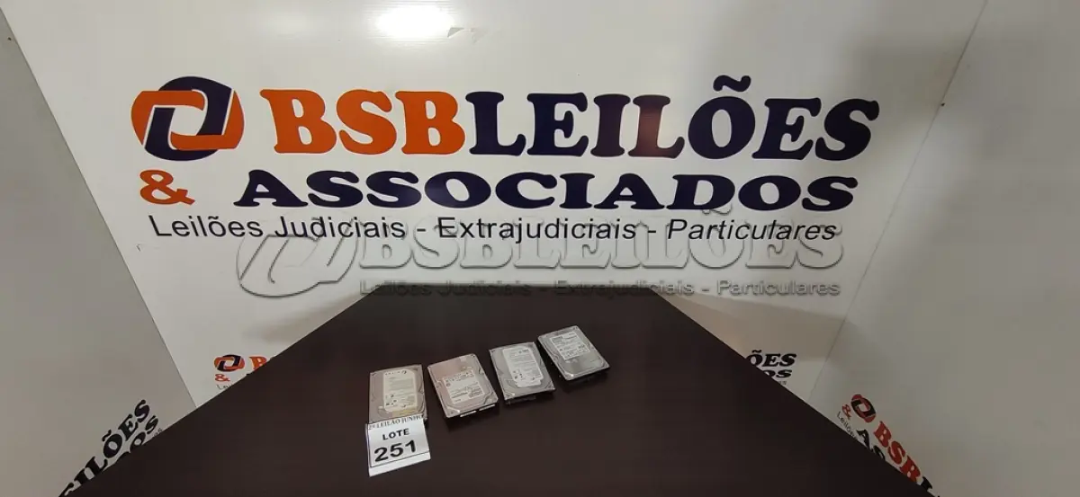 LOTE 251 - 04 HDS DE 500GB PARA PC. (NO ESTADO) ATENÇÃO! FAZER A VISITAÇÃO ANTES DE ARREMATAR, NÃO SABEMOS SE FUNCIONA, LEILÃO NÃO TEM GARANTIA E NEM DEVOLUÇÃO, SUJEITO A POSSÍVEIS AVARIAS VISÍVEIS/OCULTAS E/OU AUSÊNCIA DE COMPONENTES.