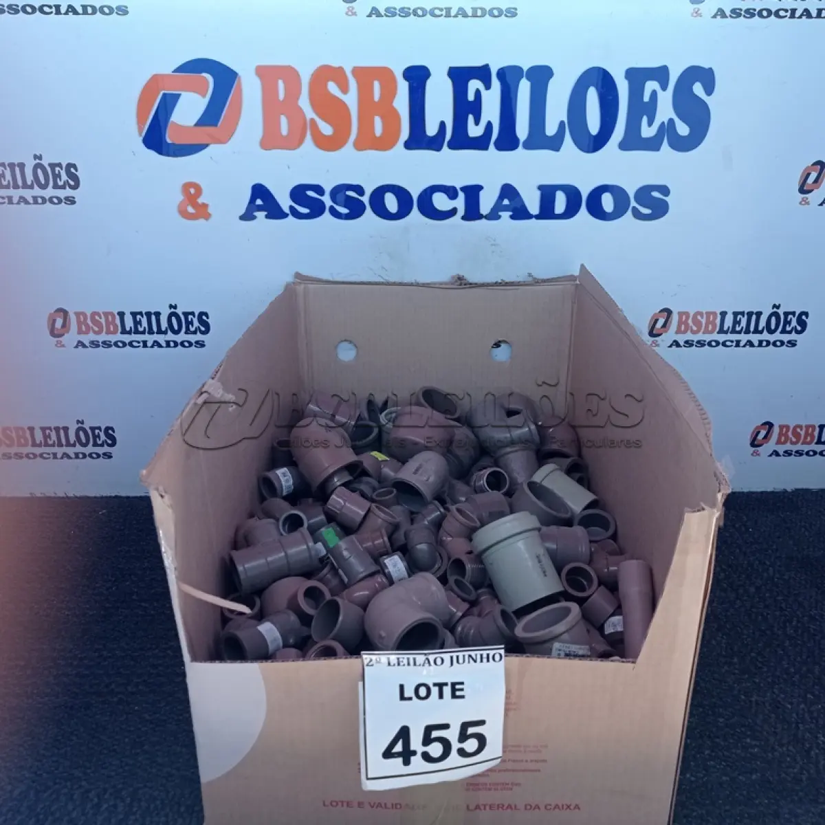LOTE 455 - 01 LOTE COM GRANDE QUANTIDADE DE CONEXÕES HIDRÁULICAS MEDIDAS DIVERSAS. (NO ESTADO) ATENÇÃO! FAZER A VISITAÇÃO ANTES DE ARREMATAR, NÃO SABEMOS SE FUNCIONA, LEILÃO NÃO TEM GARANTIA E NEM DEVOLUÇÃO, SUJEITO A POSSÍVEIS AVARIAS VISÍVEIS/OCULTAS E/OU AUSÊNCIA DE COMPONENTES.