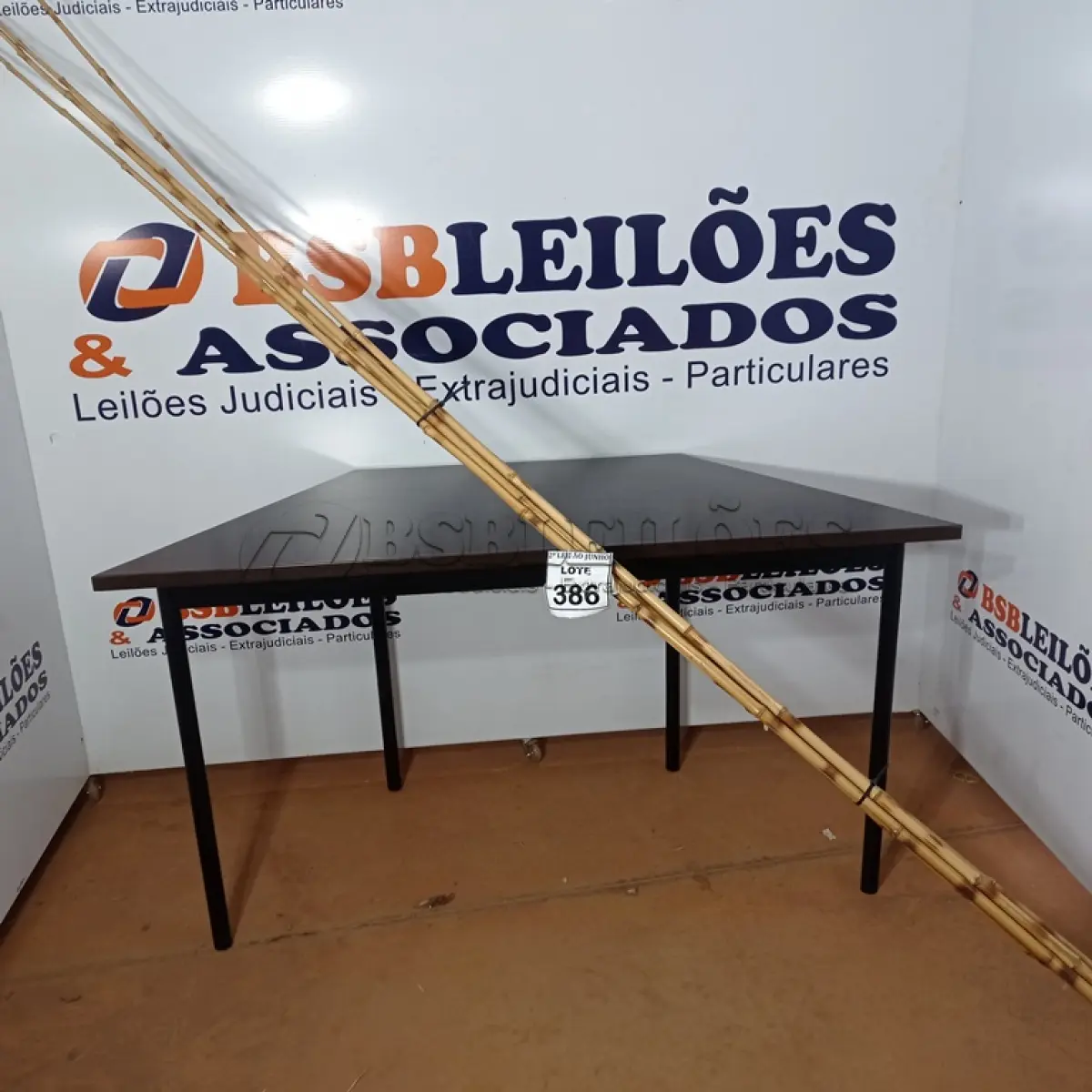 LOTE 386 - 05 VARAS DE BAMBU. (NO ESTADO) ATENÇÃO! FAZER A VISITAÇÃO ANTES DE ARREMATAR, NÃO SABEMOS SE FUNCIONA, LEILÃO NÃO TEM GARANTIA E NEM DEVOLUÇÃO, SUJEITO A POSSÍVEIS AVARIAS VISÍVEIS/OCULTAS E/OU AUSÊNCIA DE COMPONENTES.