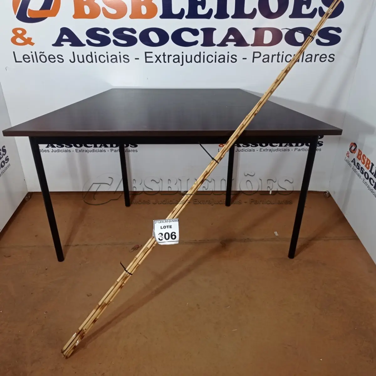 LOTE 306 - 05 VARAS DE BAMBU. (NO ESTADO) ATENÇÃO! FAZER A VISITAÇÃO ANTES DE ARREMATAR, NÃO SABEMOS SE FUNCIONA, LEILÃO NÃO TEM GARANTIA E NEM DEVOLUÇÃO, SUJEITO A POSSÍVEIS AVARIAS VISÍVEIS/OCULTAS E/OU AUSÊNCIA DE COMPONENTES.