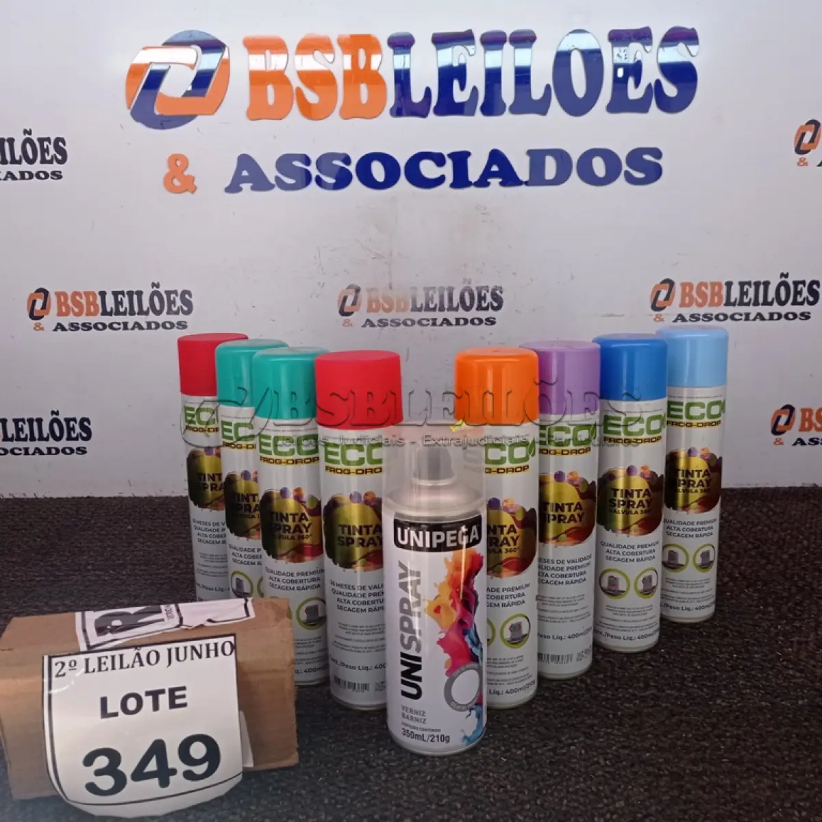 LOTE 349 - 09 TINTAS SPRAY DE CORES DIVERSAS. (NO ESTADO) ATENÇÃO! FAZER A VISITAÇÃO ANTES DE ARREMATAR, NÃO SABEMOS SE FUNCIONA, LEILÃO NÃO TEM GARANTIA E NEM DEVOLUÇÃO, SUJEITO A POSSÍVEIS AVARIAS VISÍVEIS/OCULTAS E/OU AUSÊNCIA DE COMPONENTES.