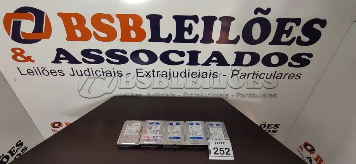 LOTE 252 - 05 HDS DE 500GB PARA PC. (NO ESTADO) ATENÇÃO! FAZER A VISITAÇÃO ANTES DE ARREMATAR, NÃO SABEMOS SE FUNCIONA, LEILÃO NÃO TEM GARANTIA E NEM DEVOLUÇÃO, SUJEITO A POSSÍVEIS AVARIAS VISÍVEIS/OCULTAS E/OU AUSÊNCIA DE COMPONENTES.