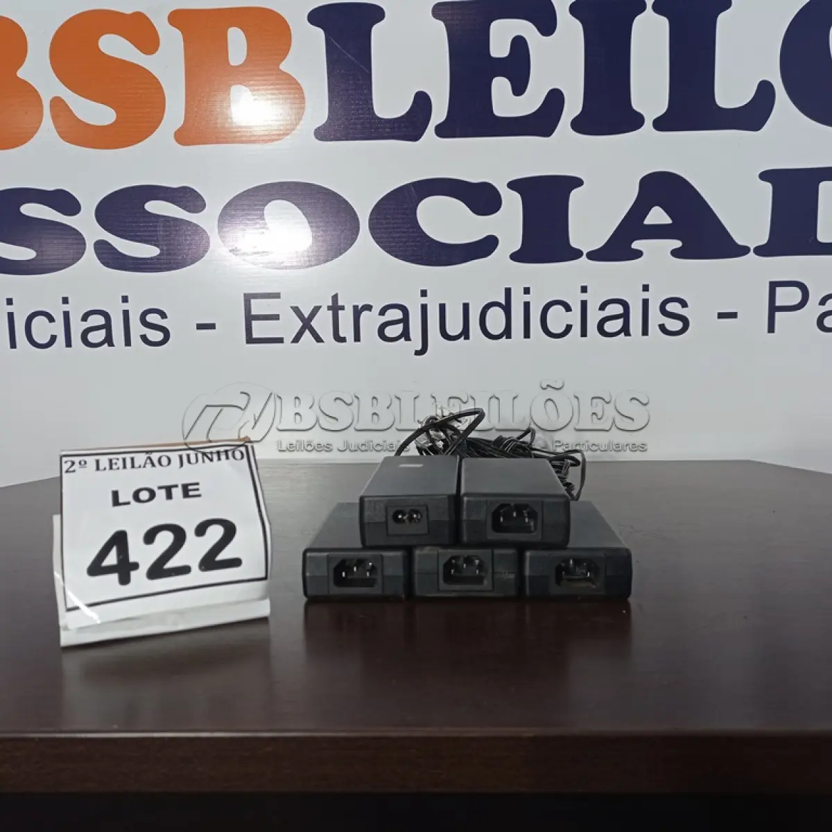 LOTE 422 - 05 FONTES PARA NOTEBOOKS VOLTAGENS DIVERSAS. (NO ESTADO) ATENÇÃO! FAZER A VISITAÇÃO ANTES DE ARREMATAR, NÃO SABEMOS SE FUNCIONA, LEILÃO NÃO TEM GARANTIA E NEM DEVOLUÇÃO, SUJEITO A POSSÍVEIS AVARIAS VISÍVEIS/OCULTAS E/OU AUSÊNCIA DE COMPONENTES.