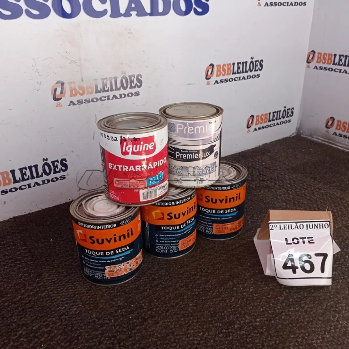 LOTE 467 - 03 ACABAMENTOS ACETINADOS DE 800ML MARCA SUVINIL, 01 ESMALTE SINTÉTICO DE 900ML MARCA PREMIER E 01 VERNIZ DE 900ML MARCA IQUINE. (NO ESTADO) ATENÇÃO! FAZER A VISITAÇÃO ANTES DE ARREMATAR, NÃO SABEMOS SE FUNCIONA, LEILÃO NÃO TEM GARANTIA E NEM DEVOLUÇÃO, SUJEITO A POSSÍVEIS AVARIAS VISÍVEIS/OCULTAS E/OU AUSÊNCIA DE COMPONENTES.