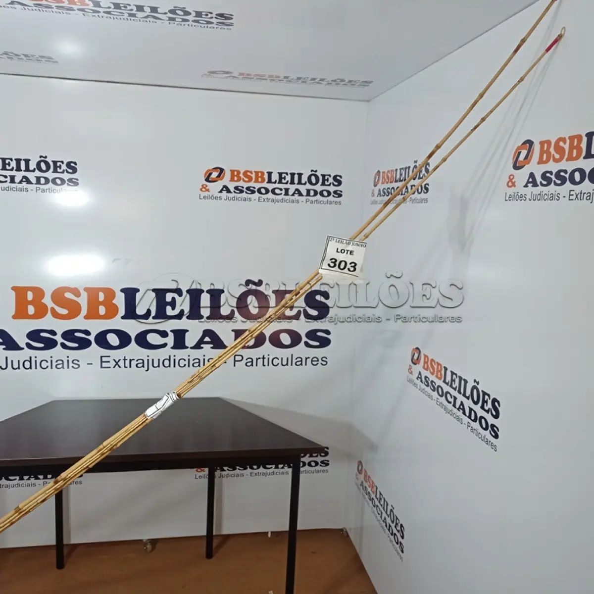 LOTE 303 - 05 VARAS DE BAMBU. (NO ESTADO) ATENÇÃO! FAZER A VISITAÇÃO ANTES DE ARREMATAR, NÃO SABEMOS SE FUNCIONA, LEILÃO NÃO TEM GARANTIA E NEM DEVOLUÇÃO, SUJEITO A POSSÍVEIS AVARIAS VISÍVEIS/OCULTAS E/OU AUSÊNCIA DE COMPONENTES.