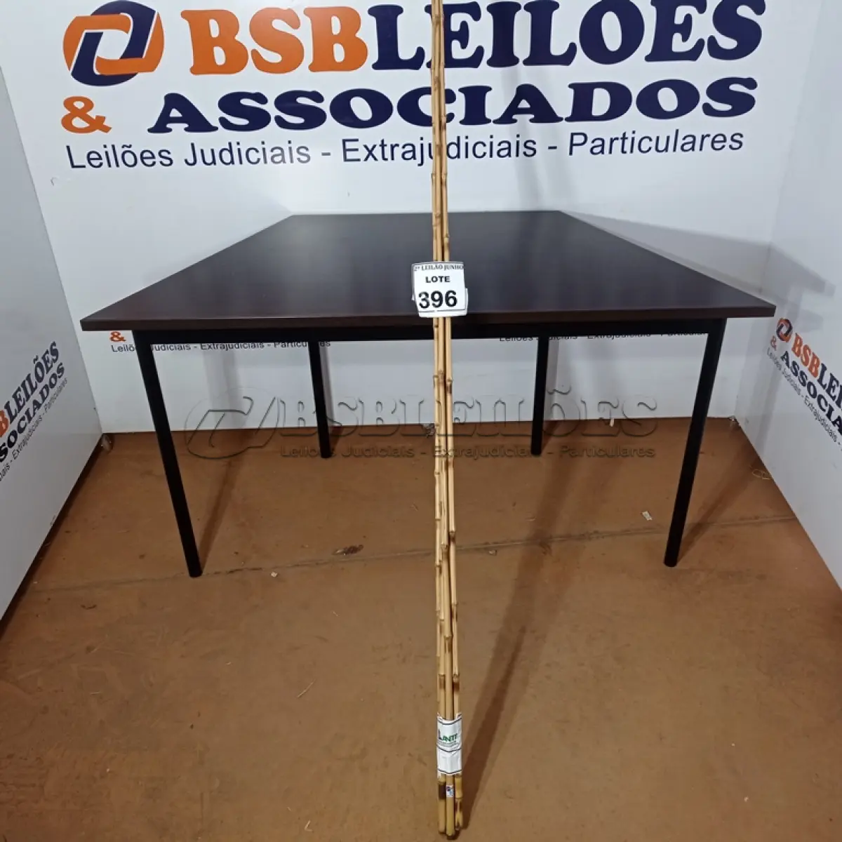LOTE 396 - 05 VARAS DE BAMBU. (NO ESTADO) ATENÇÃO! FAZER A VISITAÇÃO ANTES DE ARREMATAR, NÃO SABEMOS SE FUNCIONA, LEILÃO NÃO TEM GARANTIA E NEM DEVOLUÇÃO, SUJEITO A POSSÍVEIS AVARIAS VISÍVEIS/OCULTAS E/OU AUSÊNCIA DE COMPONENTES.