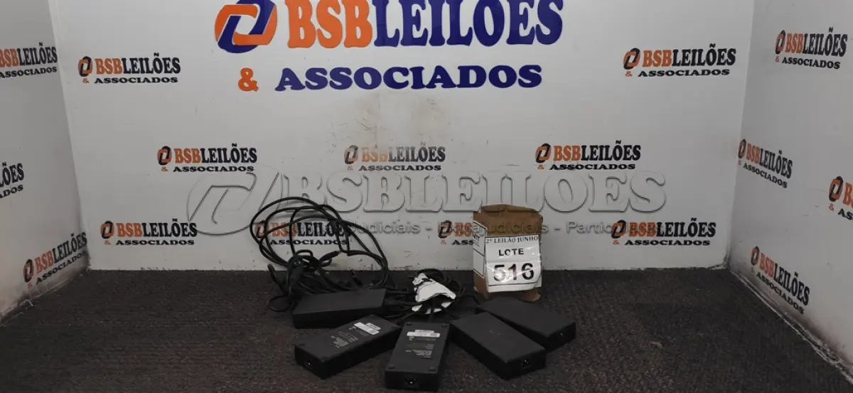 LOTE 516 - 05 FONTES PARA NOTEBOOKS VOLTAGENS DIVERSAS. (NO ESTADO) ATENÇÃO! FAZER A VISITAÇÃO ANTES DE ARREMATAR, NÃO SABEMOS SE FUNCIONA, LEILÃO NÃO TEM GARANTIA E NEM DEVOLUÇÃO, SUJEITO A POSSÍVEIS AVARIAS VISÍVEIS/OCULTAS E/OU AUSÊNCIA DE COMPONENTES.