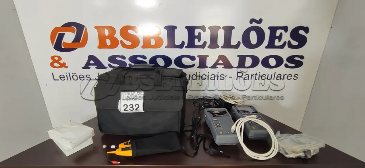 LOTE 232 - 01 CERTIFICADOR DE CABOS MARCA LANTEK 7G COM CASE. (NO ESTADO) ATENÇÃO! FAZER A VISITAÇÃO ANTES DE ARREMATAR, NÃO SABEMOS SE FUNCIONA, LEILÃO NÃO TEM GARANTIA E NEM DEVOLUÇÃO, SUJEITO A POSSÍVEIS AVARIAS VISÍVEIS/OCULTAS E/OU AUSÊNCIA DE COMPONENTES.