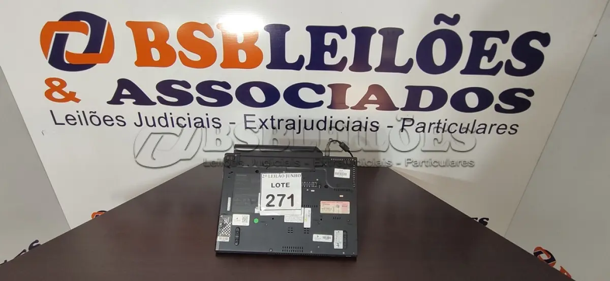 LOTE 271 - 01 NOTEBOOK COM CARREGADOR MARCA LENOVO. (NO ESTADO) ATENÇÃO! FAZER A VISITAÇÃO ANTES DE ARREMATAR, NÃO SABEMOS SE FUNCIONA, LEILÃO NÃO TEM GARANTIA E NEM DEVOLUÇÃO, SUJEITO A POSSÍVEIS AVARIAS VISÍVEIS/OCULTAS E/OU AUSÊNCIA DE COMPONENTES.