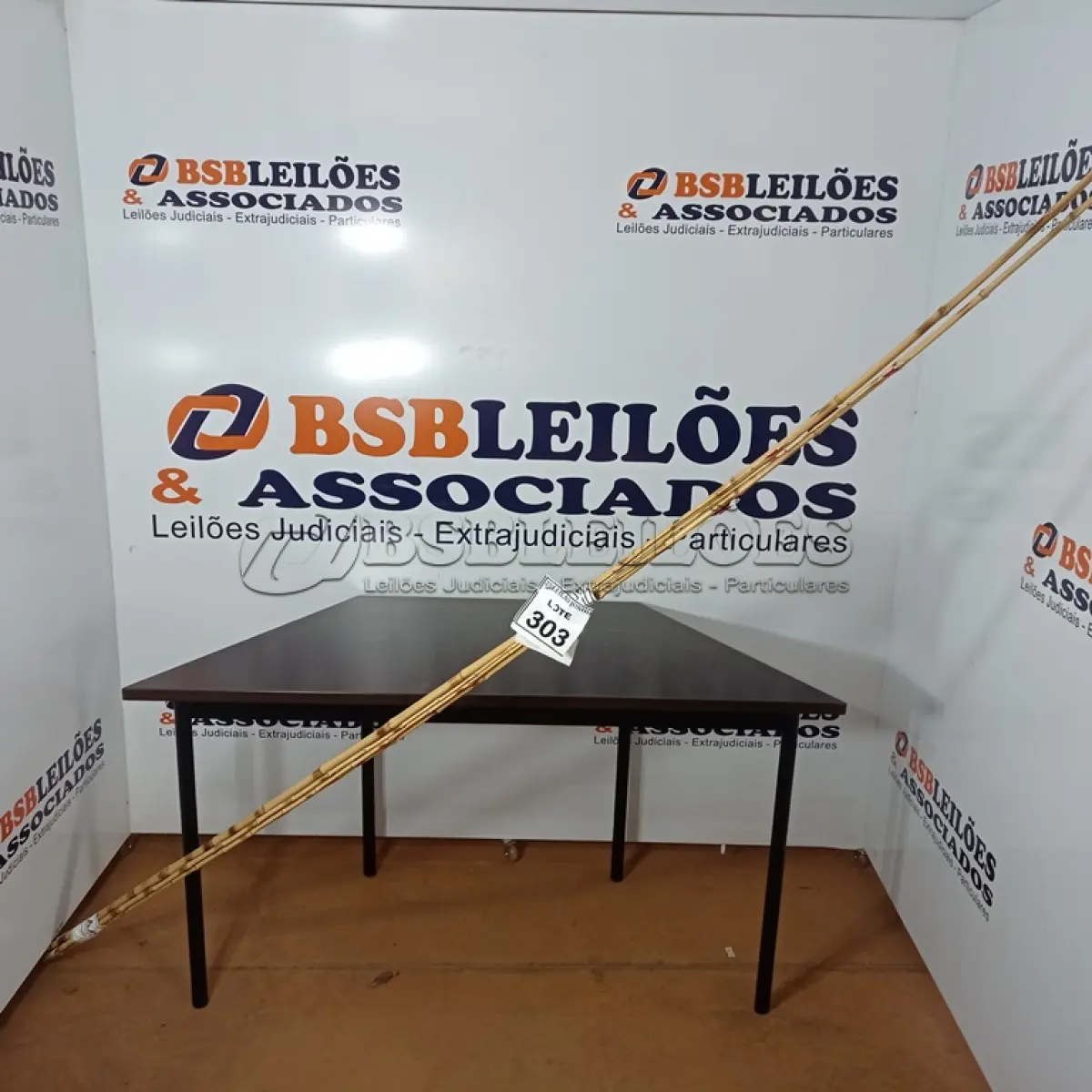 LOTE 303 - 05 VARAS DE BAMBU. (NO ESTADO) ATENÇÃO! FAZER A VISITAÇÃO ANTES DE ARREMATAR, NÃO SABEMOS SE FUNCIONA, LEILÃO NÃO TEM GARANTIA E NEM DEVOLUÇÃO, SUJEITO A POSSÍVEIS AVARIAS VISÍVEIS/OCULTAS E/OU AUSÊNCIA DE COMPONENTES.
