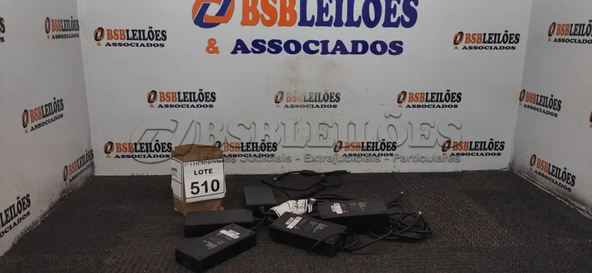 LOTE 510 - 05 FONTES PARA NOTEBOOKS VOLTAGENS DIVERSAS. (NO ESTADO) ATENÇÃO! FAZER A VISITAÇÃO ANTES DE ARREMATAR, NÃO SABEMOS SE FUNCIONA, LEILÃO NÃO TEM GARANTIA E NEM DEVOLUÇÃO, SUJEITO A POSSÍVEIS AVARIAS VISÍVEIS/OCULTAS E/OU AUSÊNCIA DE COMPONENTES.