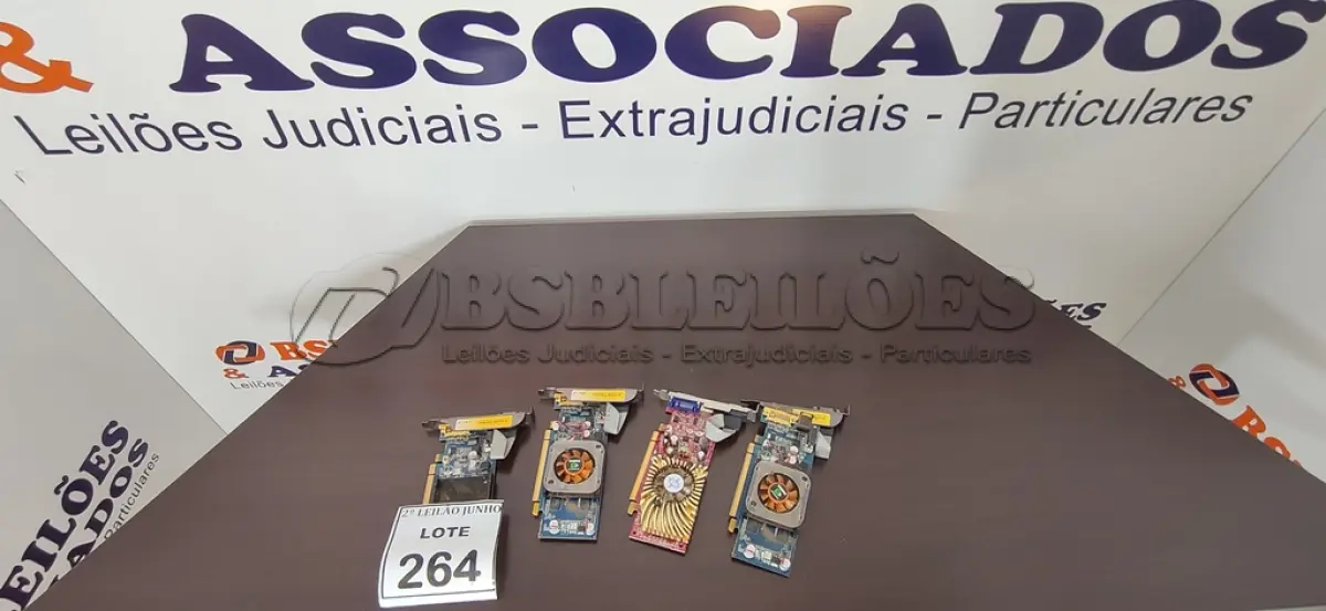 LOTE 264 - 04 PLACAS DE VÍDEO PARA PC. (NO ESTADO) ATENÇÃO! FAZER A VISITAÇÃO ANTES DE ARREMATAR, NÃO SABEMOS SE FUNCIONA, LEILÃO NÃO TEM GARANTIA E NEM DEVOLUÇÃO, SUJEITO A POSSÍVEIS AVARIAS VISÍVEIS/OCULTAS E/OU AUSÊNCIA DE COMPONENTES.