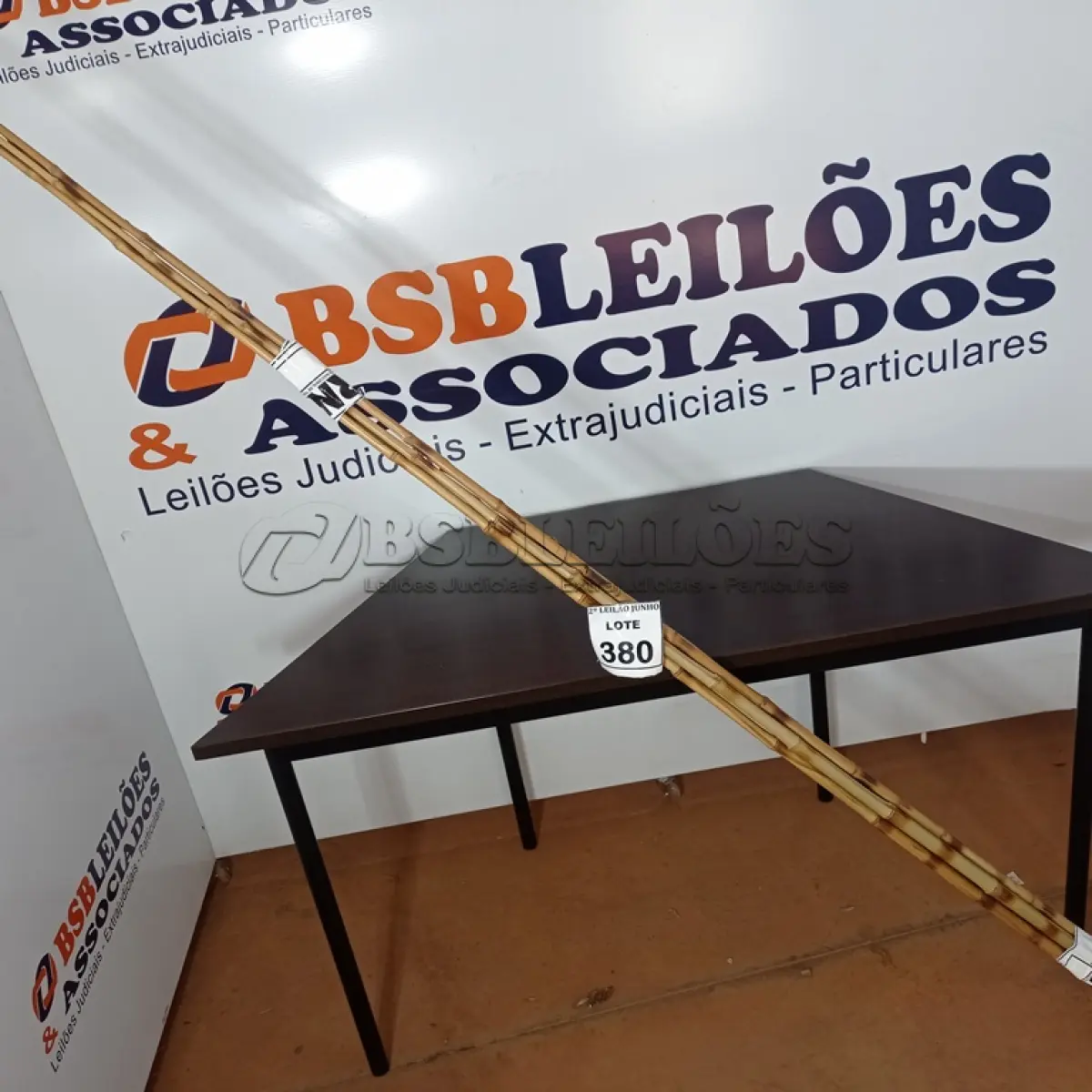 LOTE 380 - 05 VARAS DE BAMBU. (NO ESTADO) ATENÇÃO! FAZER A VISITAÇÃO ANTES DE ARREMATAR, NÃO SABEMOS SE FUNCIONA, LEILÃO NÃO TEM GARANTIA E NEM DEVOLUÇÃO, SUJEITO A POSSÍVEIS AVARIAS VISÍVEIS/OCULTAS E/OU AUSÊNCIA DE COMPONENTES.