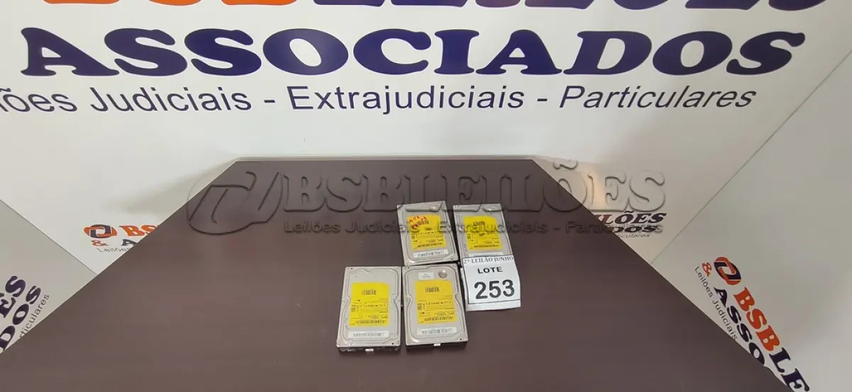 LOTE 253 - 04 HDS DE 500GB PARA PC. (NO ESTADO) ATENÇÃO! FAZER A VISITAÇÃO ANTES DE ARREMATAR, NÃO SABEMOS SE FUNCIONA, LEILÃO NÃO TEM GARANTIA E NEM DEVOLUÇÃO, SUJEITO A POSSÍVEIS AVARIAS VISÍVEIS/OCULTAS E/OU AUSÊNCIA DE COMPONENTES.