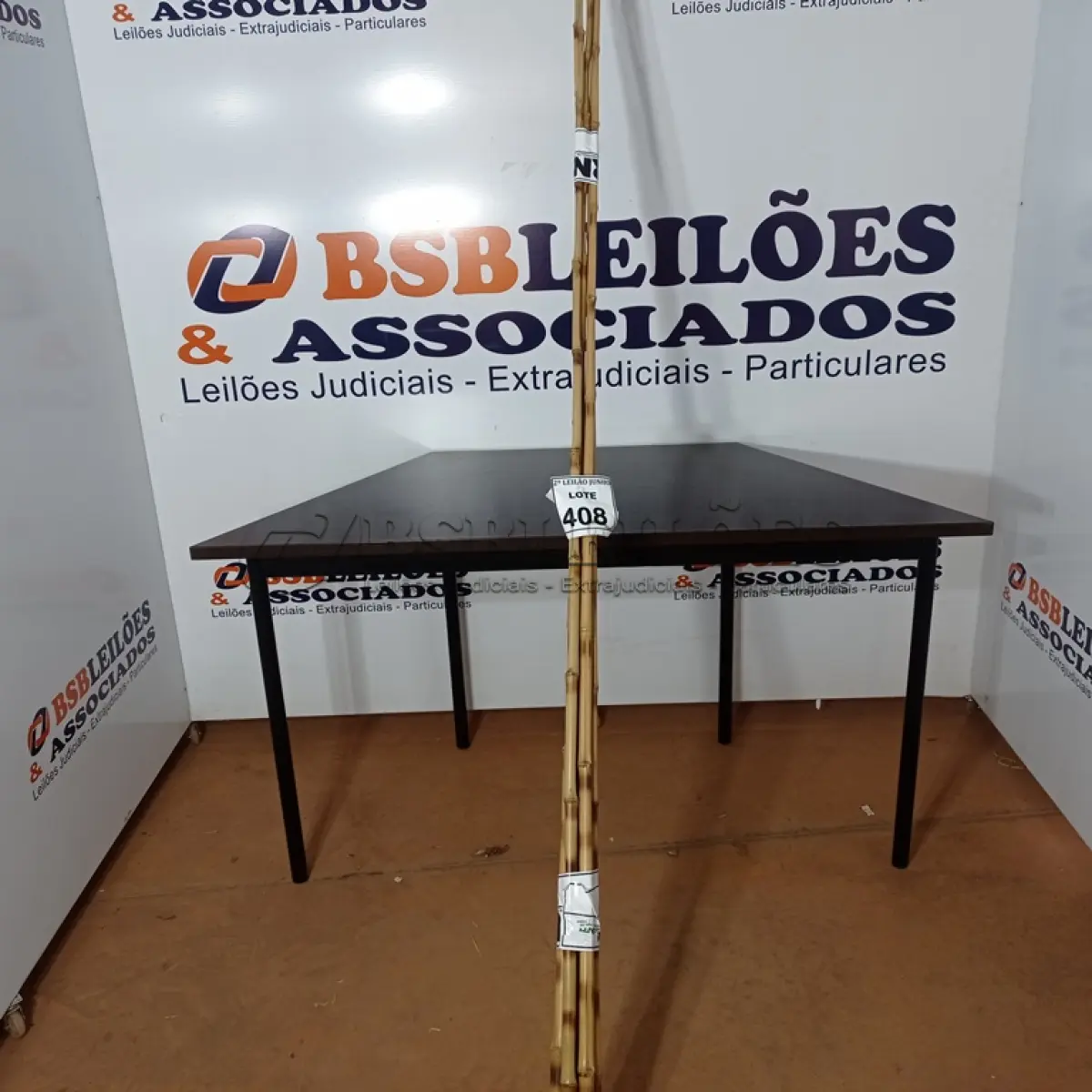 LOTE 408 - 05 VARAS DE BAMBU. (NO ESTADO) ATENÇÃO! FAZER A VISITAÇÃO ANTES DE ARREMATAR, NÃO SABEMOS SE FUNCIONA, LEILÃO NÃO TEM GARANTIA E NEM DEVOLUÇÃO, SUJEITO A POSSÍVEIS AVARIAS VISÍVEIS/OCULTAS E/OU AUSÊNCIA DE COMPONENTES.