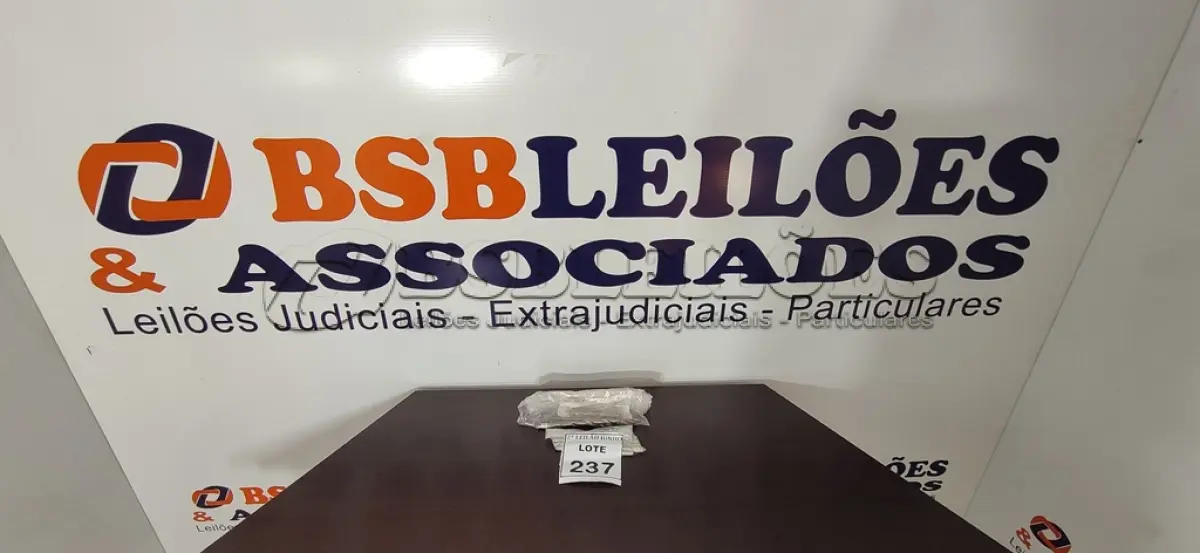 LOTE 237 - 13 BROCAS DE PAREDE TAMANHOS DIVERSOS. (NO ESTADO) ATENÇÃO! FAZER A VISITAÇÃO ANTES DE ARREMATAR, NÃO SABEMOS SE FUNCIONA, LEILÃO NÃO TEM GARANTIA E NEM DEVOLUÇÃO, SUJEITO A POSSÍVEIS AVARIAS VISÍVEIS/OCULTAS E/OU AUSÊNCIA DE COMPONENTES.