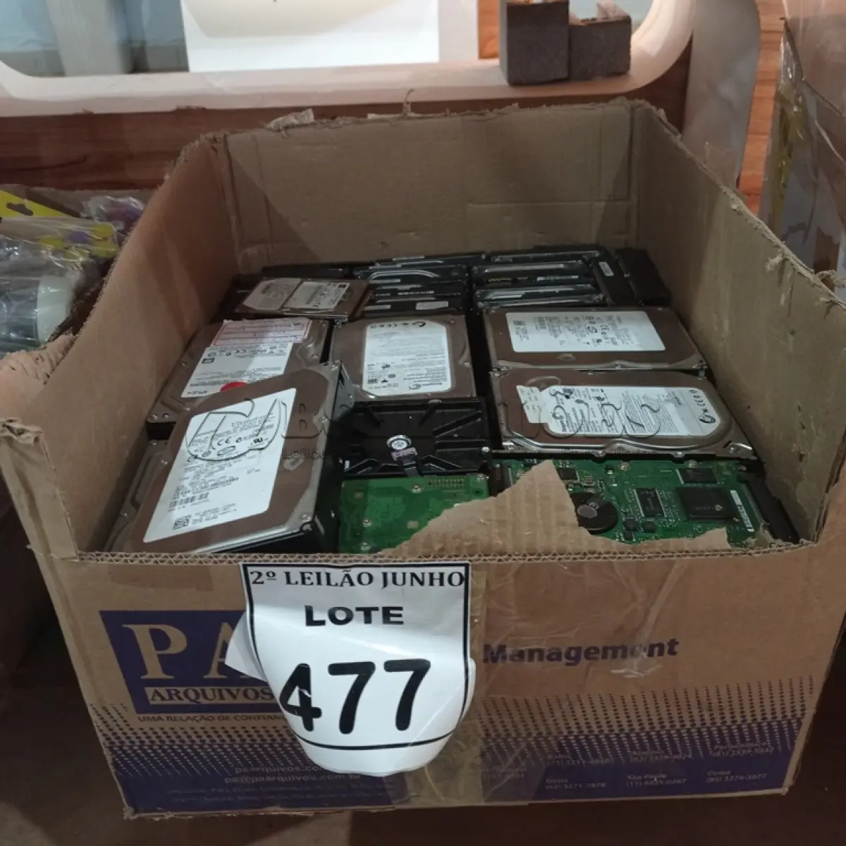 LOTE 477 - 01 LOTE COM GRANDE QUANTIDADE DE SUCATA DE HD PARA RETIRADA DE PEÇAS. (NO ESTADO) ATENÇÃO! FAZER A VISITAÇÃO ANTES DE ARREMATAR, NÃO SABEMOS SE FUNCIONA, LEILÃO NÃO TEM GARANTIA E NEM DEVOLUÇÃO, SUJEITO A POSSÍVEIS AVARIAS VISÍVEIS/OCULTAS E/OU AUSÊNCIA DE COMPONENTES.