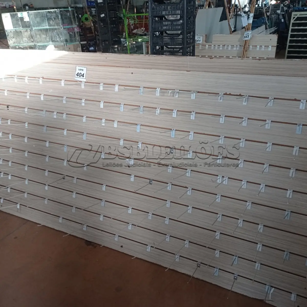 LOTE 404 - 01 PAINEL CANALETADO DE 2,75M X 1,40M. (NO ESTADO) ATENÇÃO! FAZER A VISITAÇÃO ANTES DE ARREMATAR, NÃO SABEMOS SE FUNCIONA, LEILÃO NÃO TEM GARANTIA E NEM DEVOLUÇÃO, SUJEITO A POSSÍVEIS AVARIAS VISÍVEIS/OCULTAS E/OU AUSÊNCIA DE COMPONENTES.