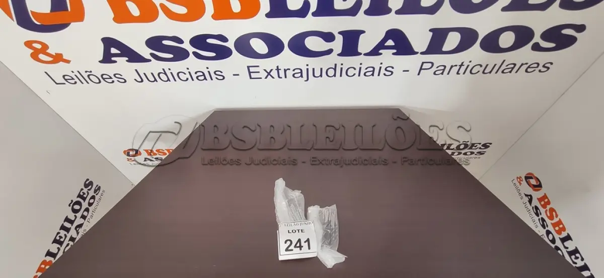 LOTE 241 - 01 LOTE COM VÁRIAS BROCAS DE PAREDE E MADEIRA. (NO ESTADO) ATENÇÃO! FAZER A VISITAÇÃO ANTES DE ARREMATAR, NÃO SABEMOS SE FUNCIONA, LEILÃO NÃO TEM GARANTIA E NEM DEVOLUÇÃO, SUJEITO A POSSÍVEIS AVARIAS VISÍVEIS/OCULTAS E/OU AUSÊNCIA DE COMPONENTES.