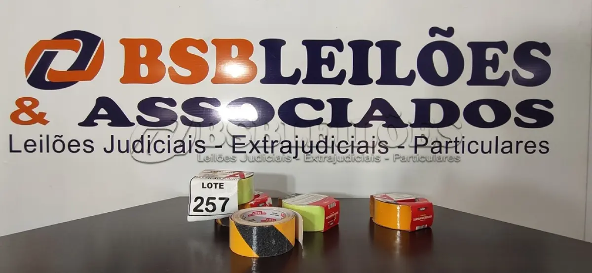 LOTE 257 - 05 FITAS ANTIDERRAPANTE CORES VARIADAS. (NO ESTADO) ATENÇÃO! FAZER A VISITAÇÃO ANTES DE ARREMATAR, NÃO SABEMOS SE FUNCIONA, LEILÃO NÃO TEM GARANTIA E NEM DEVOLUÇÃO, SUJEITO A POSSÍVEIS AVARIAS VISÍVEIS/OCULTAS E/OU AUSÊNCIA DE COMPONENTES.