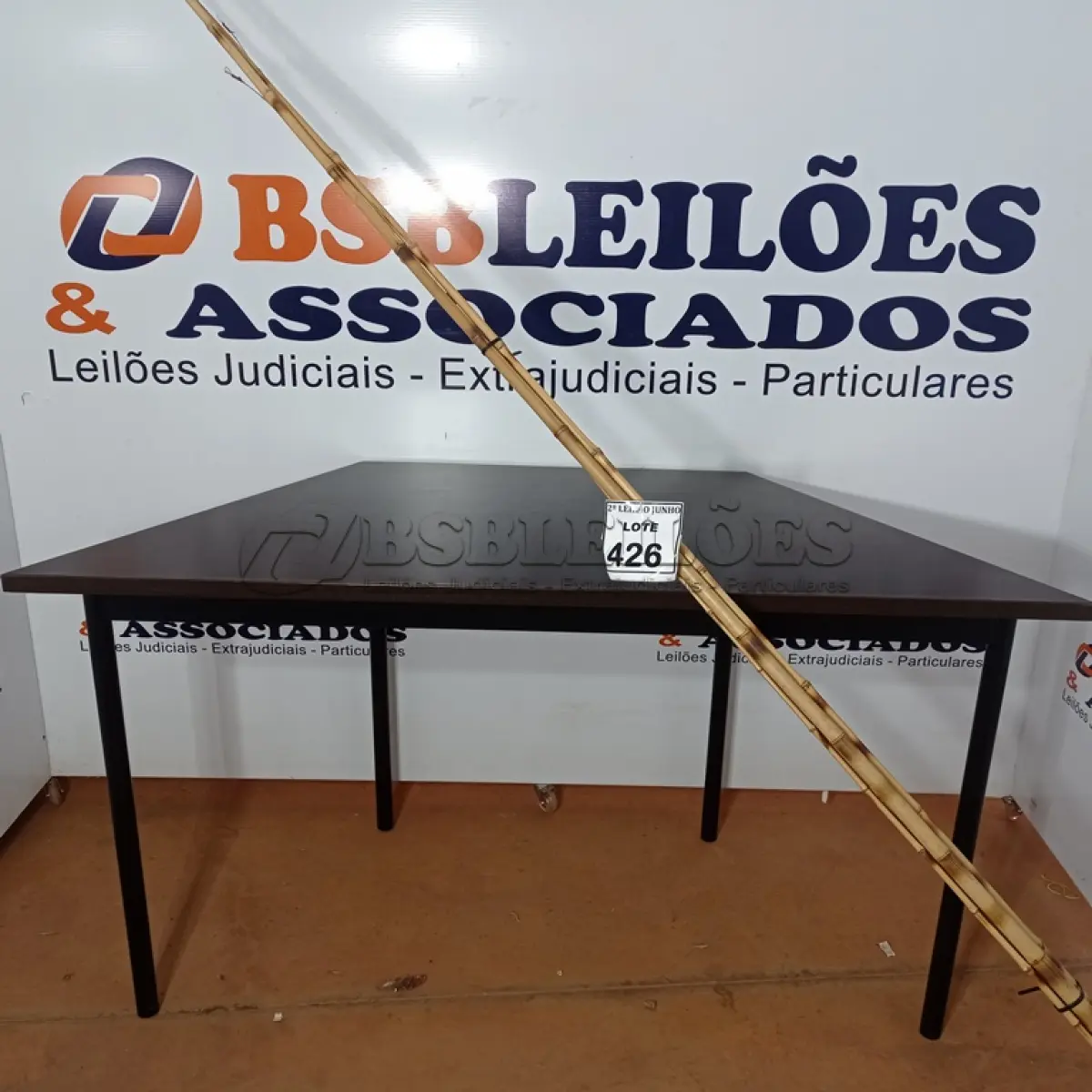LOTE 426 - 05 VARAS DE BAMBU. (NO ESTADO) ATENÇÃO! FAZER A VISITAÇÃO ANTES DE ARREMATAR, NÃO SABEMOS SE FUNCIONA, LEILÃO NÃO TEM GARANTIA E NEM DEVOLUÇÃO, SUJEITO A POSSÍVEIS AVARIAS VISÍVEIS/OCULTAS E/OU AUSÊNCIA DE COMPONENTES.