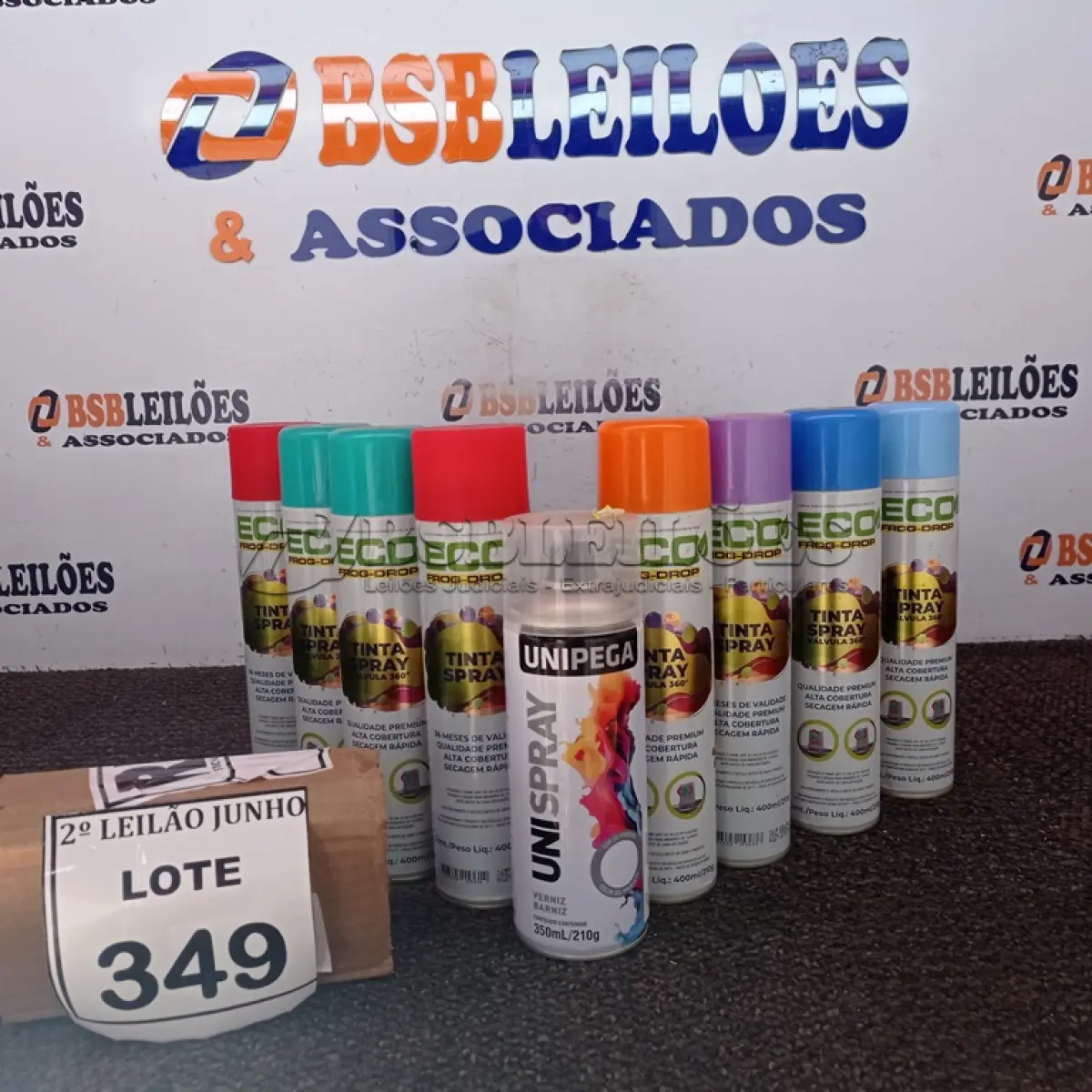 LOTE 349 - 09 TINTAS SPRAY DE CORES DIVERSAS. (NO ESTADO) ATENÇÃO! FAZER A VISITAÇÃO ANTES DE ARREMATAR, NÃO SABEMOS SE FUNCIONA, LEILÃO NÃO TEM GARANTIA E NEM DEVOLUÇÃO, SUJEITO A POSSÍVEIS AVARIAS VISÍVEIS/OCULTAS E/OU AUSÊNCIA DE COMPONENTES.