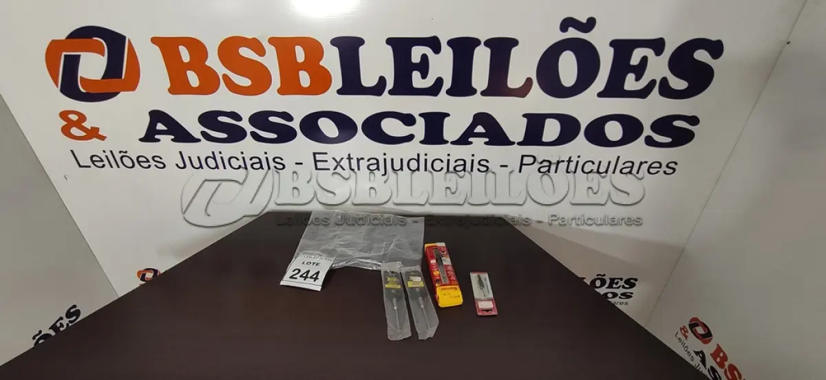 LOTE 244 - 04 BROCAS ESCAREADORA.  (NO ESTADO) ATENÇÃO! FAZER A VISITAÇÃO ANTES DE ARREMATAR, NÃO SABEMOS SE FUNCIONA, LEILÃO NÃO TEM GARANTIA E NEM DEVOLUÇÃO, SUJEITO A POSSÍVEIS AVARIAS VISÍVEIS/OCULTAS E/OU AUSÊNCIA DE COMPONENTES.