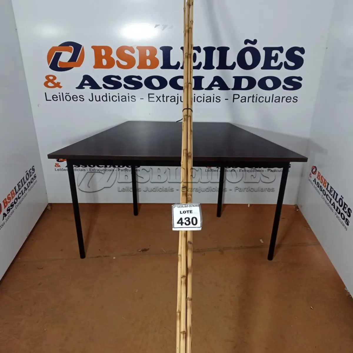 LOTE 430 - 05 VARAS DE BAMBU. (NO ESTADO) ATENÇÃO! FAZER A VISITAÇÃO ANTES DE ARREMATAR, NÃO SABEMOS SE FUNCIONA, LEILÃO NÃO TEM GARANTIA E NEM DEVOLUÇÃO, SUJEITO A POSSÍVEIS AVARIAS VISÍVEIS/OCULTAS E/OU AUSÊNCIA DE COMPONENTES.