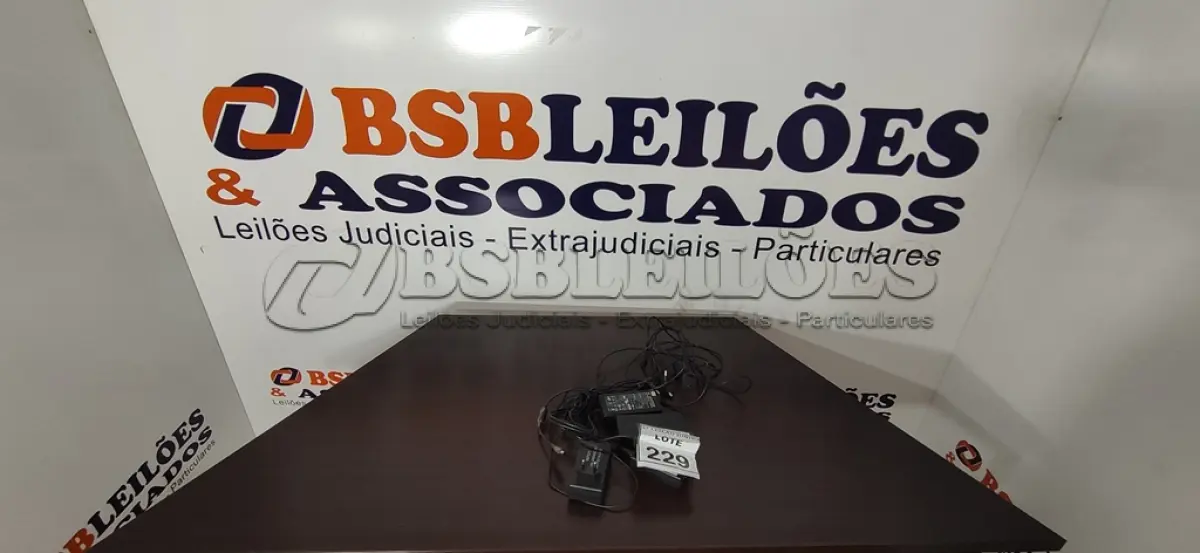 LOTE 229 - 05 FONTES PARA NOTEBOOKS VOLTAGENS DIVERSAS. (NO ESTADO) ATENÇÃO! FAZER A VISITAÇÃO ANTES DE ARREMATAR, NÃO SABEMOS SE FUNCIONA, LEILÃO NÃO TEM GARANTIA E NEM DEVOLUÇÃO, SUJEITO A POSSÍVEIS AVARIAS VISÍVEIS/OCULTAS E/OU AUSÊNCIA DE COMPONENTES.