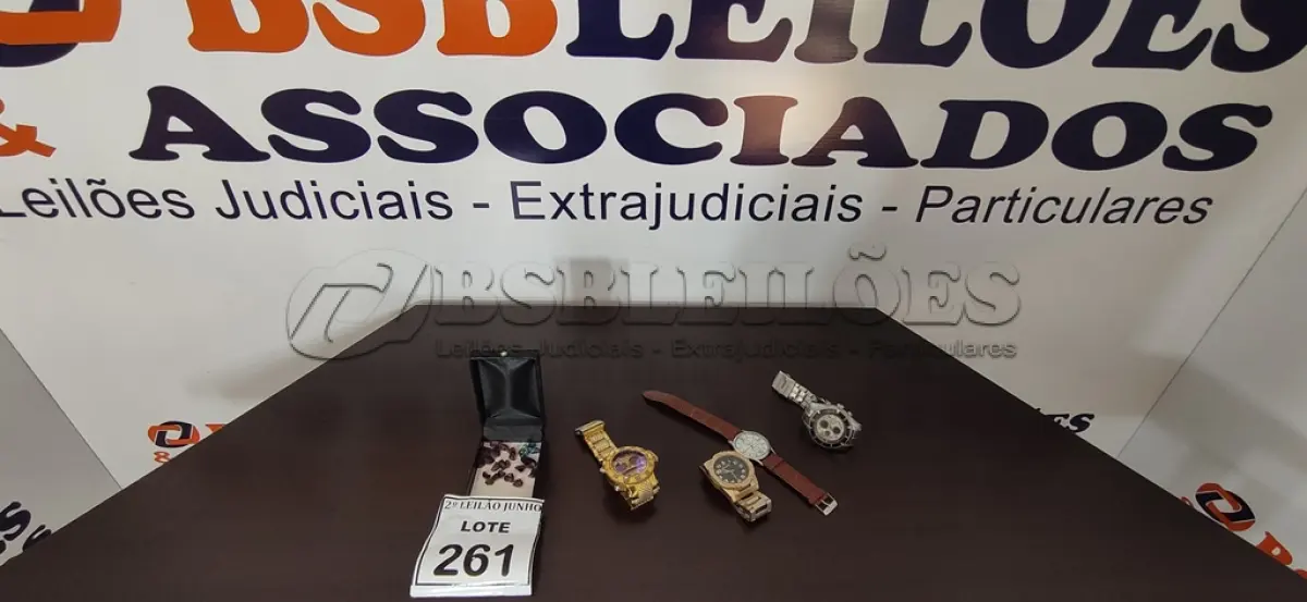 LOTE 261 - 04 RELÓGIOS DE PULSO DE MODELOS DIVERSOS E 01 CAIXA COM PEDRAS AMETISTA. (NO ESTADO) ATENÇÃO! FAZER A VISITAÇÃO ANTES DE ARREMATAR, NÃO SABEMOS SE FUNCIONA, LEILÃO NÃO TEM GARANTIA E NEM DEVOLUÇÃO, SUJEITO A POSSÍVEIS AVARIAS VISÍVEIS/OCULTAS E/OU AUSÊNCIA DE COMPONENTES.