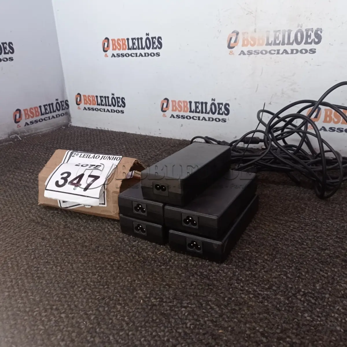 LOTE 347 - 05 FONTES PARA NOTEBOOKS VOLTAGENS DIVERSAS. (NO ESTADO) ATENÇÃO! FAZER A VISITAÇÃO ANTES DE ARREMATAR, NÃO SABEMOS SE FUNCIONA, LEILÃO NÃO TEM GARANTIA E NEM DEVOLUÇÃO, SUJEITO A POSSÍVEIS AVARIAS VISÍVEIS/OCULTAS E/OU AUSÊNCIA DE COMPONENTES.
