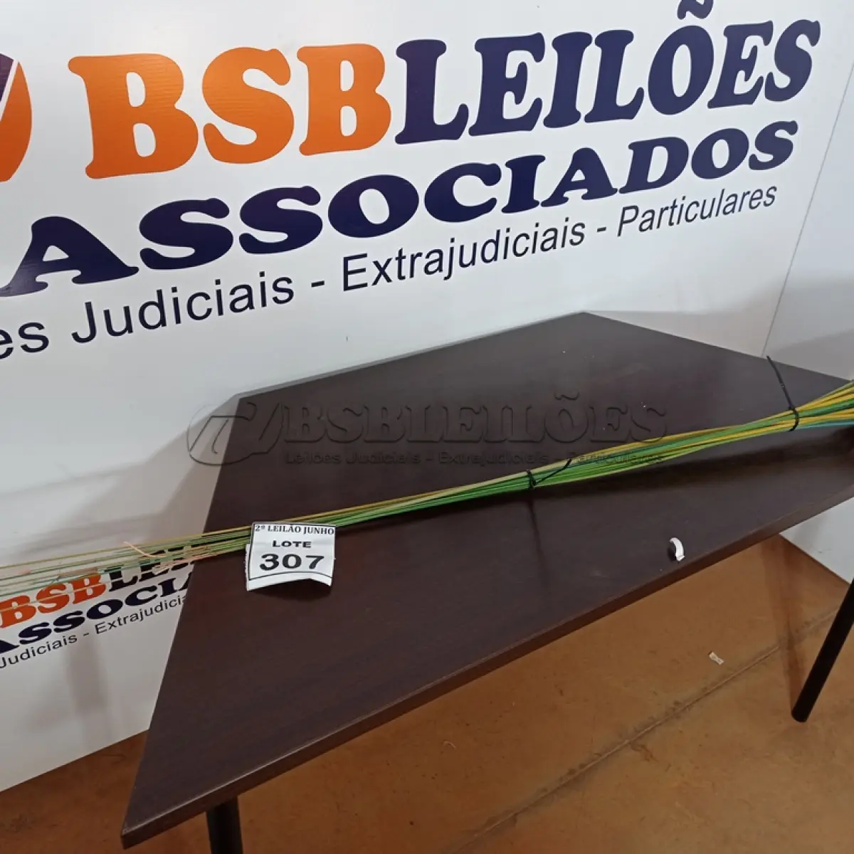 LOTE 307 - 13 VARAS DE FIBRA. (NO ESTADO) ATENÇÃO! FAZER A VISITAÇÃO ANTES DE ARREMATAR, NÃO SABEMOS SE FUNCIONA, LEILÃO NÃO TEM GARANTIA E NEM DEVOLUÇÃO, SUJEITO A POSSÍVEIS AVARIAS VISÍVEIS/OCULTAS E/OU AUSÊNCIA DE COMPONENTES.