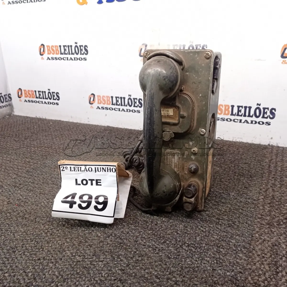 LOTE 499 - 01 TELEFONE ANTIGO. (NO ESTADO) ATENÇÃO! FAZER A VISITAÇÃO ANTES DE ARREMATAR, NÃO SABEMOS SE FUNCIONA, LEILÃO NÃO TEM GARANTIA E NEM DEVOLUÇÃO, SUJEITO A POSSÍVEIS AVARIAS VISÍVEIS/OCULTAS E/OU AUSÊNCIA DE COMPONENTES.