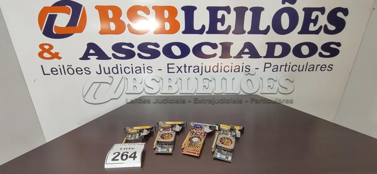 LOTE 264 - 04 PLACAS DE VÍDEO PARA PC. (NO ESTADO) ATENÇÃO! FAZER A VISITAÇÃO ANTES DE ARREMATAR, NÃO SABEMOS SE FUNCIONA, LEILÃO NÃO TEM GARANTIA E NEM DEVOLUÇÃO, SUJEITO A POSSÍVEIS AVARIAS VISÍVEIS/OCULTAS E/OU AUSÊNCIA DE COMPONENTES.