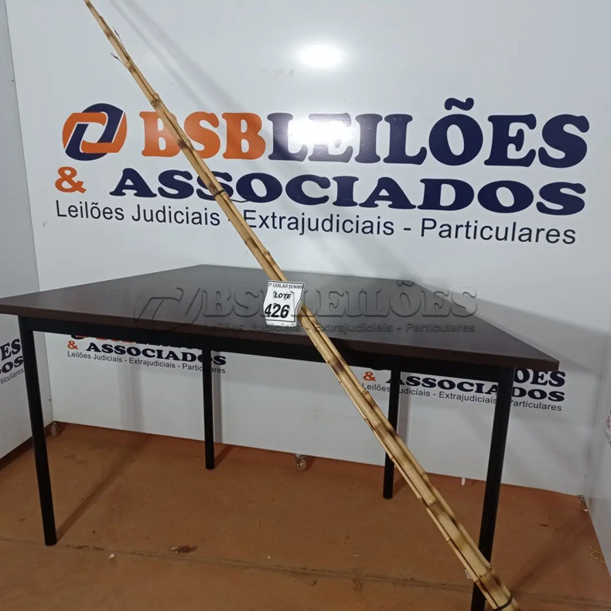 LOTE 426 - 05 VARAS DE BAMBU. (NO ESTADO) ATENÇÃO! FAZER A VISITAÇÃO ANTES DE ARREMATAR, NÃO SABEMOS SE FUNCIONA, LEILÃO NÃO TEM GARANTIA E NEM DEVOLUÇÃO, SUJEITO A POSSÍVEIS AVARIAS VISÍVEIS/OCULTAS E/OU AUSÊNCIA DE COMPONENTES.