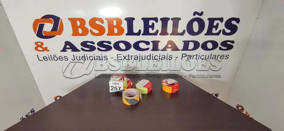 LOTE 257 - 05 FITAS ANTIDERRAPANTE CORES VARIADAS. (NO ESTADO) ATENÇÃO! FAZER A VISITAÇÃO ANTES DE ARREMATAR, NÃO SABEMOS SE FUNCIONA, LEILÃO NÃO TEM GARANTIA E NEM DEVOLUÇÃO, SUJEITO A POSSÍVEIS AVARIAS VISÍVEIS/OCULTAS E/OU AUSÊNCIA DE COMPONENTES.