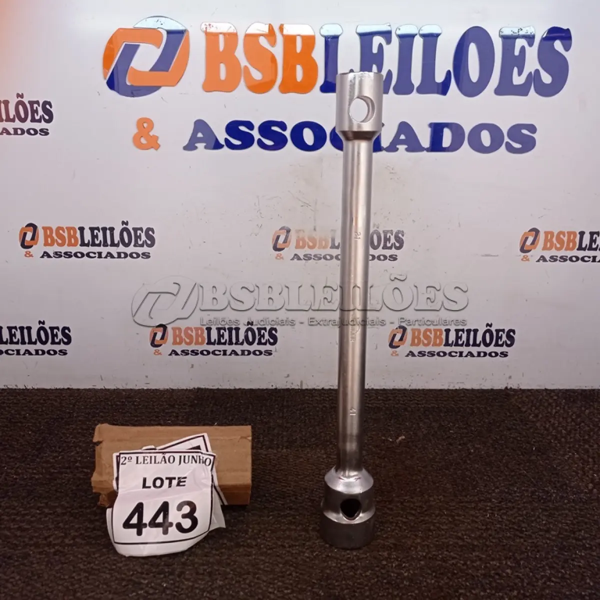LOTE 443 - 01 CHAVE DE CATRACA TAMANHO 41/21. (NO ESTADO) ATENÇÃO! FAZER A VISITAÇÃO ANTES DE ARREMATAR, NÃO SABEMOS SE FUNCIONA, LEILÃO NÃO TEM GARANTIA E NEM DEVOLUÇÃO, SUJEITO A POSSÍVEIS AVARIAS VISÍVEIS/OCULTAS E/OU AUSÊNCIA DE COMPONENTES.