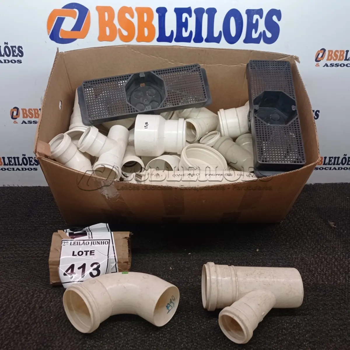 LOTE 413 - 01 LOTE COM GRANDE QUANTIDADE DE CONEXÕES HIDRÁULICAS MEDIDAS DIVERSAS. (NO ESTADO) ATENÇÃO! FAZER A VISITAÇÃO ANTES DE ARREMATAR, NÃO SABEMOS SE FUNCIONA, LEILÃO NÃO TEM GARANTIA E NEM DEVOLUÇÃO, SUJEITO A POSSÍVEIS AVARIAS VISÍVEIS/OCULTAS E/OU AUSÊNCIA DE COMPONENTES.