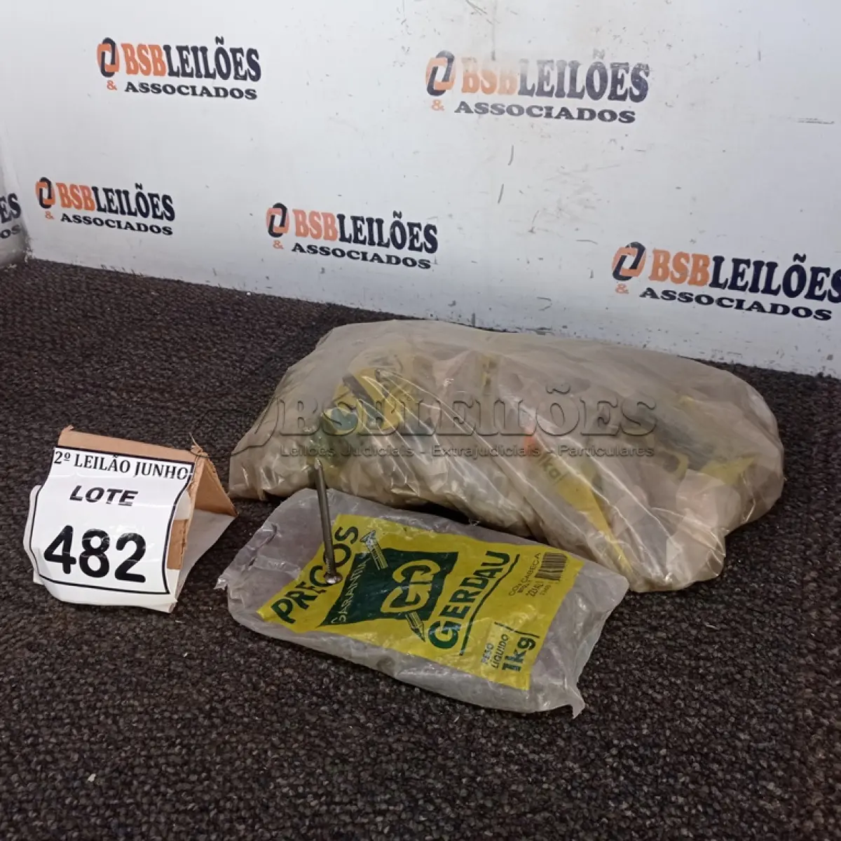 LOTE 482 - 01 LOTE COM GRANDE QUANTIDADE DE PREGO. (NO ESTADO) ATENÇÃO! FAZER A VISITAÇÃO ANTES DE ARREMATAR, NÃO SABEMOS SE FUNCIONA, LEILÃO NÃO TEM GARANTIA E NEM DEVOLUÇÃO, SUJEITO A POSSÍVEIS AVARIAS VISÍVEIS/OCULTAS E/OU AUSÊNCIA DE COMPONENTES.