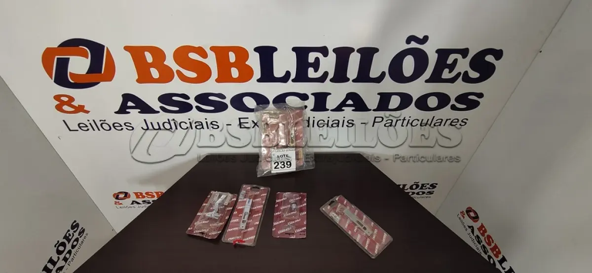LOTE 239 - 01 LOTE COM VÁRIOS BATENTES E FECHOS DE EMBUTIR PARA PORTAS. (NO ESTADO) ATENÇÃO! FAZER A VISITAÇÃO ANTES DE ARREMATAR, NÃO SABEMOS SE FUNCIONA, LEILÃO NÃO TEM GARANTIA E NEM DEVOLUÇÃO, SUJEITO A POSSÍVEIS AVARIAS VISÍVEIS/OCULTAS E/OU AUSÊNCIA DE COMPONENTES.