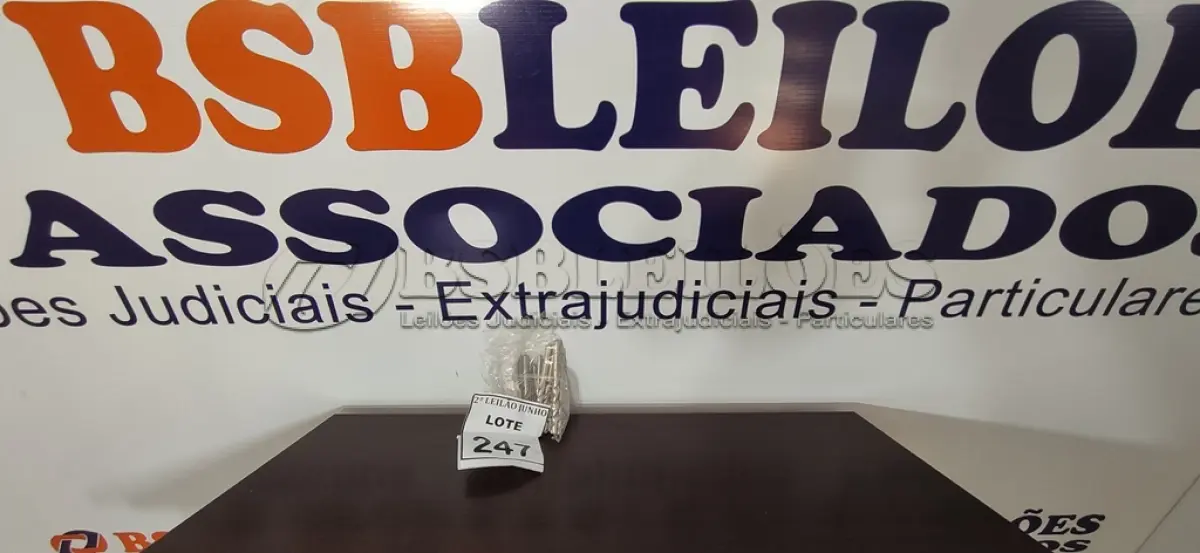 LOTE 247 - 01 LOTE COM VÁRIAS BROCAS DE PAREDE COM TAMANHOS DIVERSOS. (NO ESTADO) ATENÇÃO! FAZER A VISITAÇÃO ANTES DE ARREMATAR, NÃO SABEMOS SE FUNCIONA, LEILÃO NÃO TEM GARANTIA E NEM DEVOLUÇÃO, SUJEITO A POSSÍVEIS AVARIAS VISÍVEIS/OCULTAS E/OU AUSÊNCIA DE COMPONENTES.