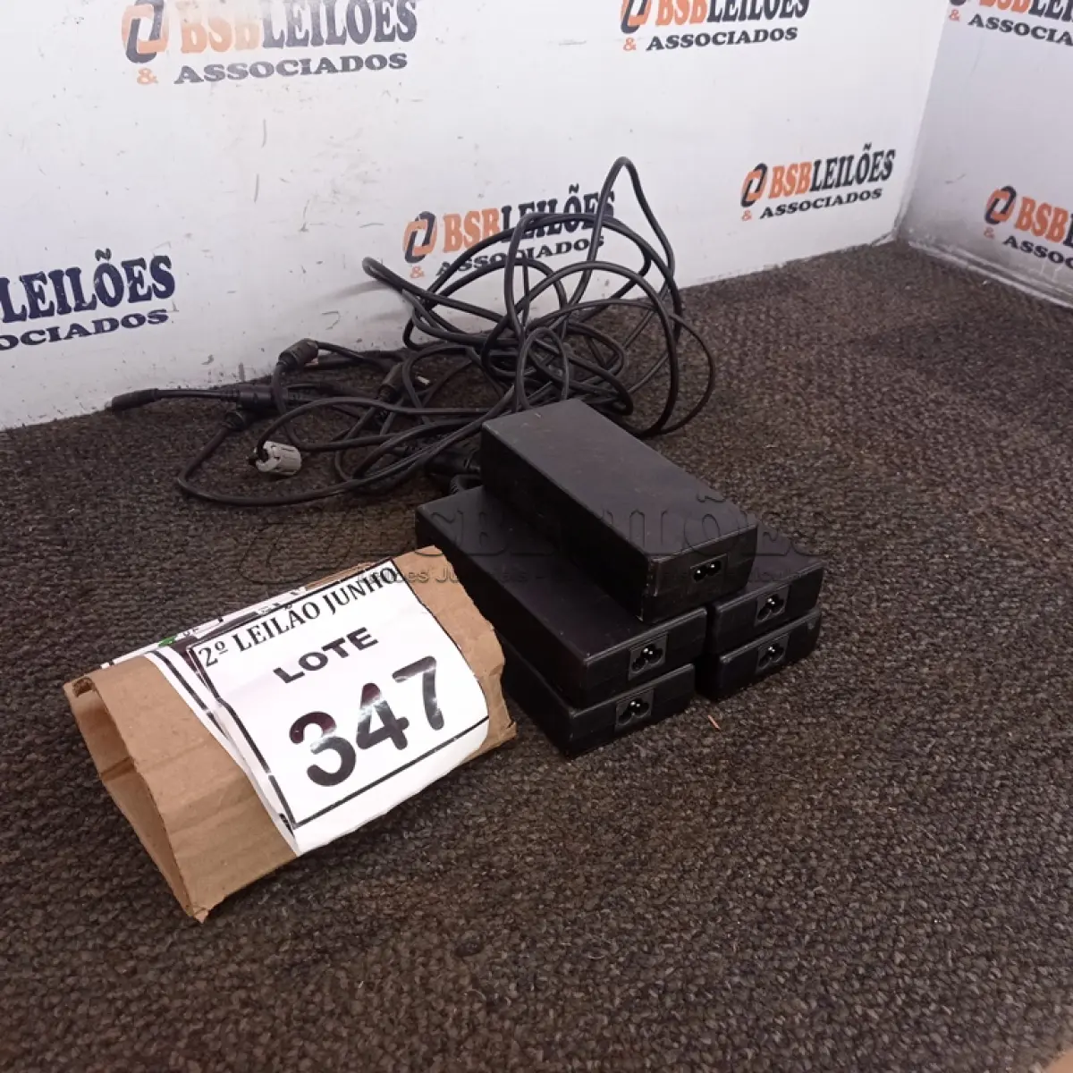 LOTE 347 - 05 FONTES PARA NOTEBOOKS VOLTAGENS DIVERSAS. (NO ESTADO) ATENÇÃO! FAZER A VISITAÇÃO ANTES DE ARREMATAR, NÃO SABEMOS SE FUNCIONA, LEILÃO NÃO TEM GARANTIA E NEM DEVOLUÇÃO, SUJEITO A POSSÍVEIS AVARIAS VISÍVEIS/OCULTAS E/OU AUSÊNCIA DE COMPONENTES.