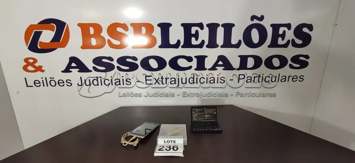 LOTE 236 - 01 CELULAR COM CABO USB, 01 CALCULADORA CIENTIFICA E 02 CANETAS. (NO ESTADO) ATENÇÃO! FAZER A VISITAÇÃO ANTES DE ARREMATAR, NÃO SABEMOS SE FUNCIONA, LEILÃO NÃO TEM GARANTIA E NEM DEVOLUÇÃO, SUJEITO A POSSÍVEIS AVARIAS VISÍVEIS/OCULTAS E/OU AUSÊNCIA DE COMPONENTES.