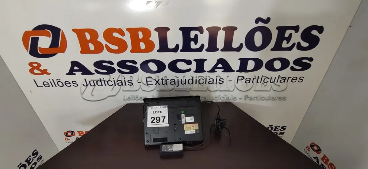 LOTE 297 - 01 NOTEBOOK COM FONTE MARCA HP. (NO ESTADO) ATENÇÃO! FAZER A VISITAÇÃO ANTES DE ARREMATAR, NÃO SABEMOS SE FUNCIONA, LEILÃO NÃO TEM GARANTIA E NEM DEVOLUÇÃO, SUJEITO A POSSÍVEIS AVARIAS VISÍVEIS/OCULTAS E/OU AUSÊNCIA DE COMPONENTES.