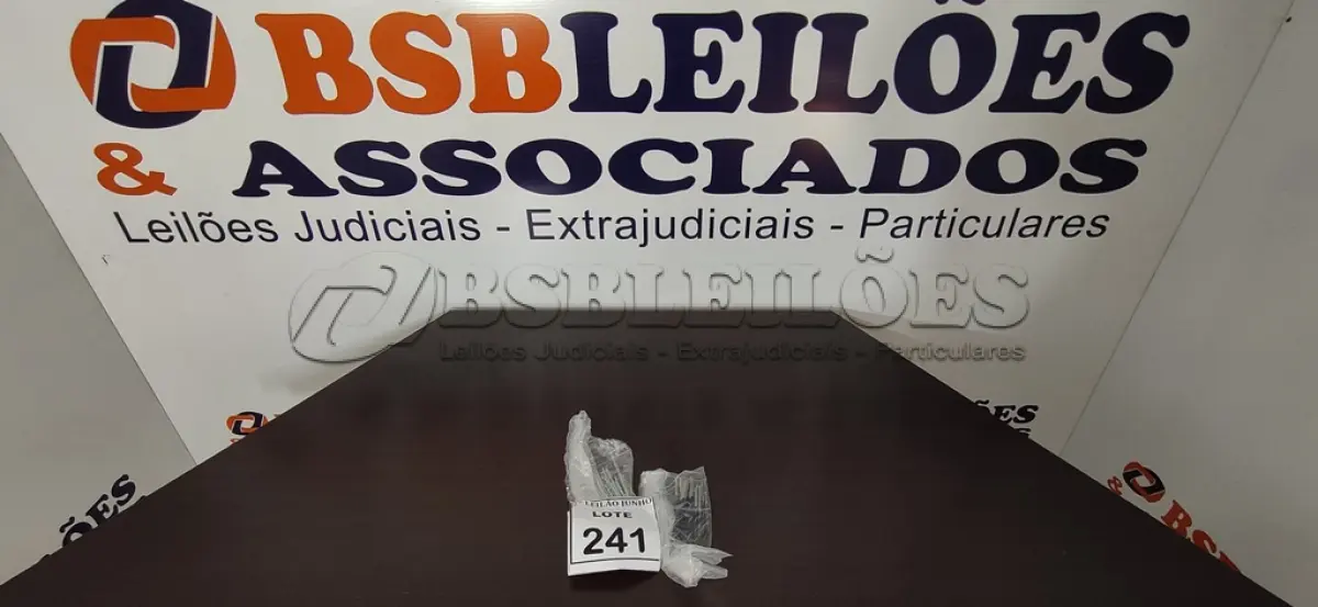 LOTE 241 - 01 LOTE COM VÁRIAS BROCAS DE PAREDE E MADEIRA. (NO ESTADO) ATENÇÃO! FAZER A VISITAÇÃO ANTES DE ARREMATAR, NÃO SABEMOS SE FUNCIONA, LEILÃO NÃO TEM GARANTIA E NEM DEVOLUÇÃO, SUJEITO A POSSÍVEIS AVARIAS VISÍVEIS/OCULTAS E/OU AUSÊNCIA DE COMPONENTES.