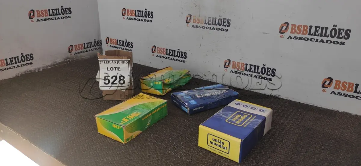 LOTE 528 - 04 FECHADURAS MARCAS E MODELOS DIVERSOS. (NO ESTADO) ATENÇÃO! FAZER A VISITAÇÃO ANTES DE ARREMATAR, NÃO SABEMOS SE FUNCIONA, LEILÃO NÃO TEM GARANTIA E NEM DEVOLUÇÃO, SUJEITO A POSSÍVEIS AVARIAS VISÍVEIS/OCULTAS E/OU AUSÊNCIA DE COMPONENTES.